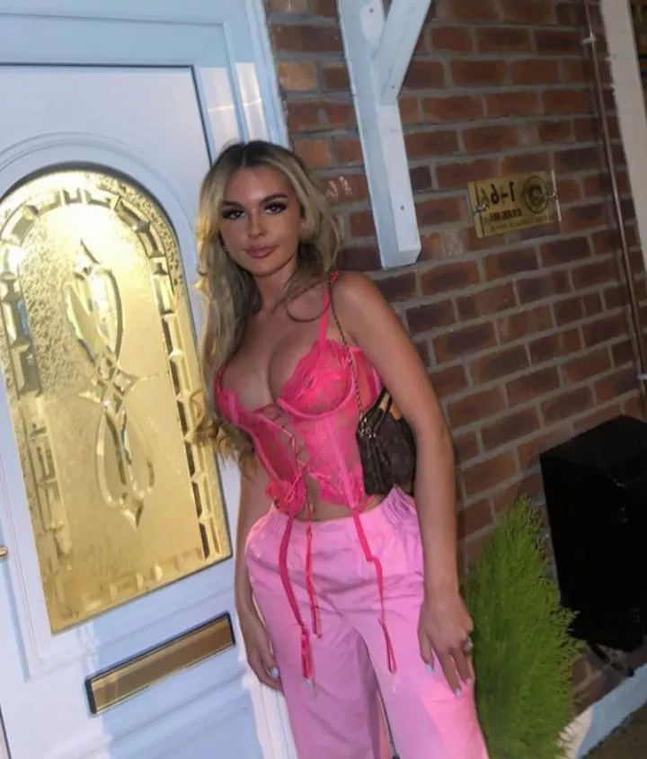 Elle posted by corruptusextremis