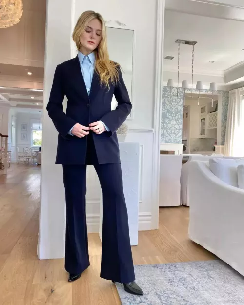 Elle Fanning by Grandvilleq