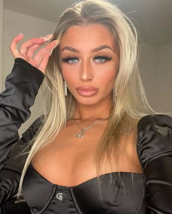 Ellie posted by corruptusextremis