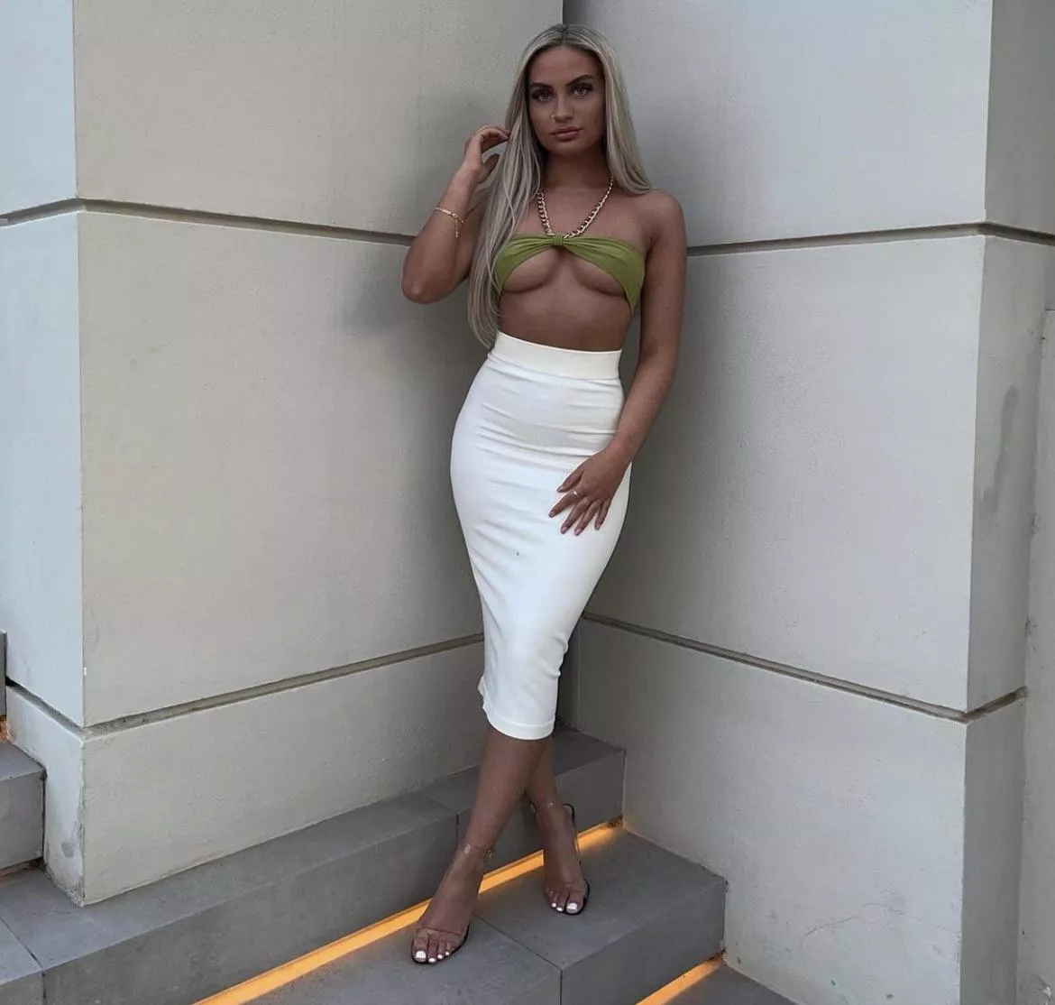 Ellie posted by osisieneb