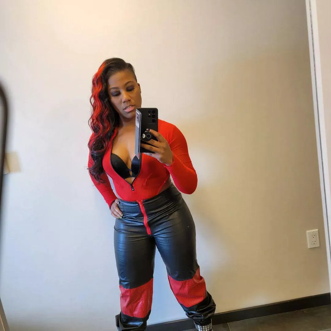 Ember Moon/Athena posted by hornyfornezuko3