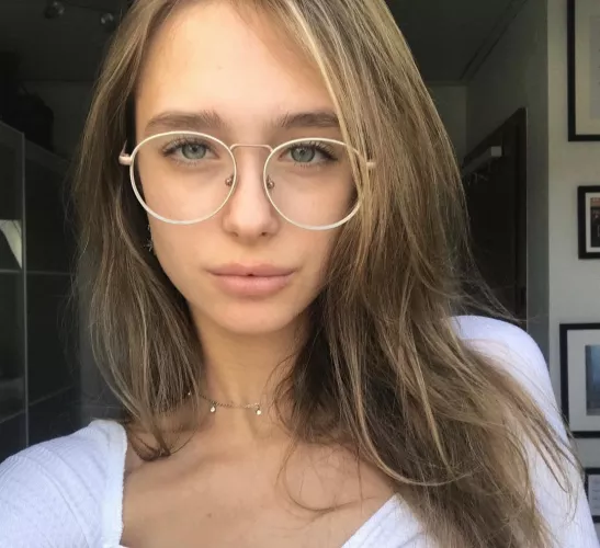 Emely Borsody by tomsmiththrowaway10