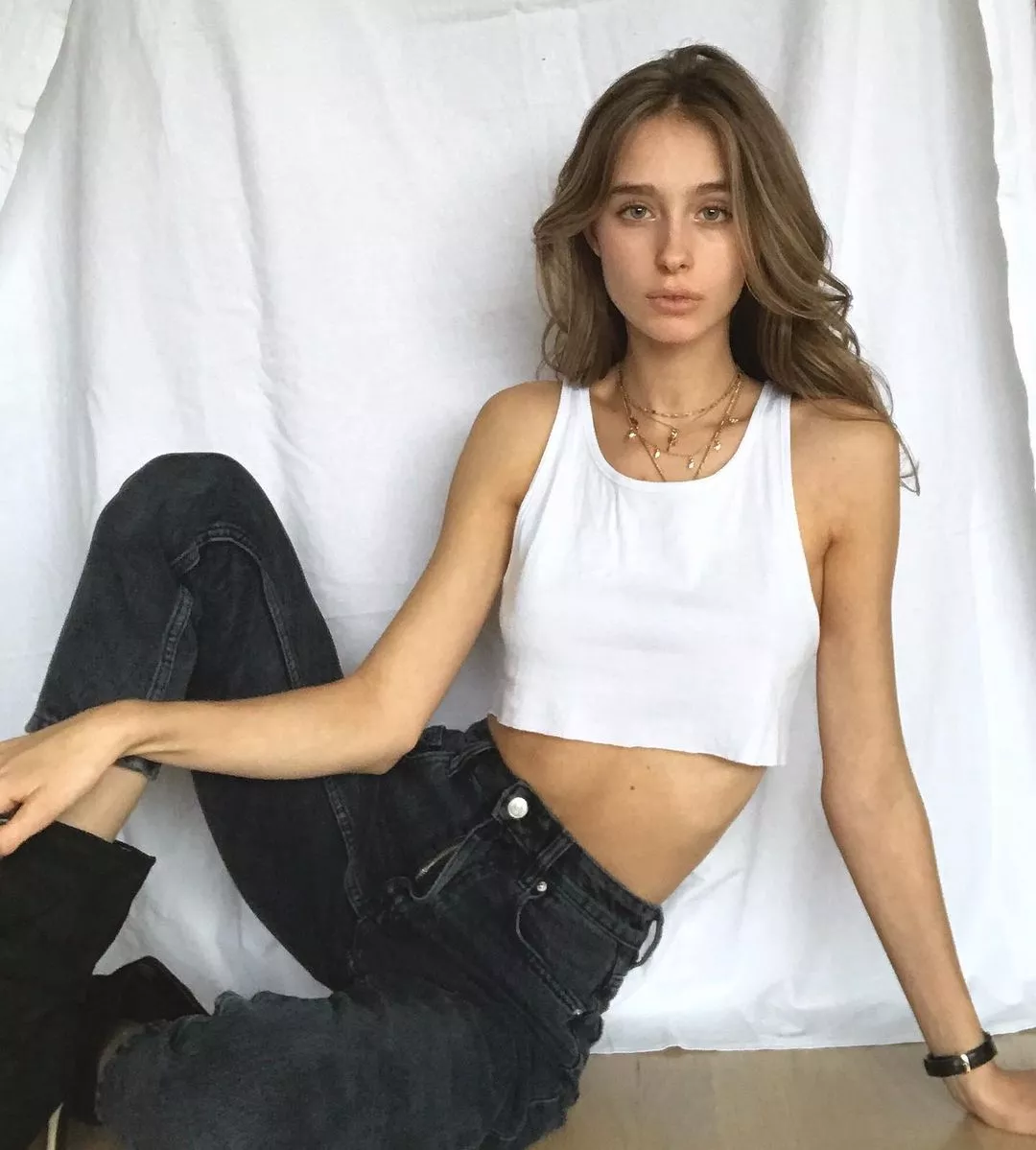 Emely Borsody posted by tomsmiththrowaway10