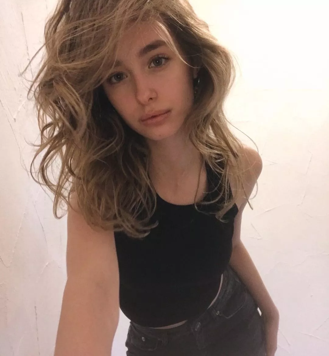 Emely Borsody posted by tomsmiththrowaway10