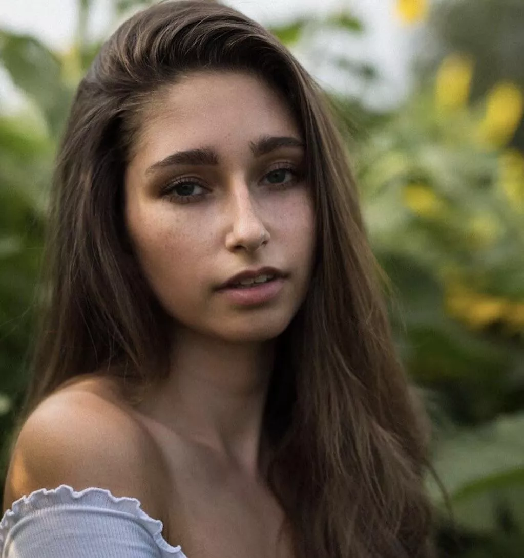 Emily posted by FrodoSkwalkerSnow