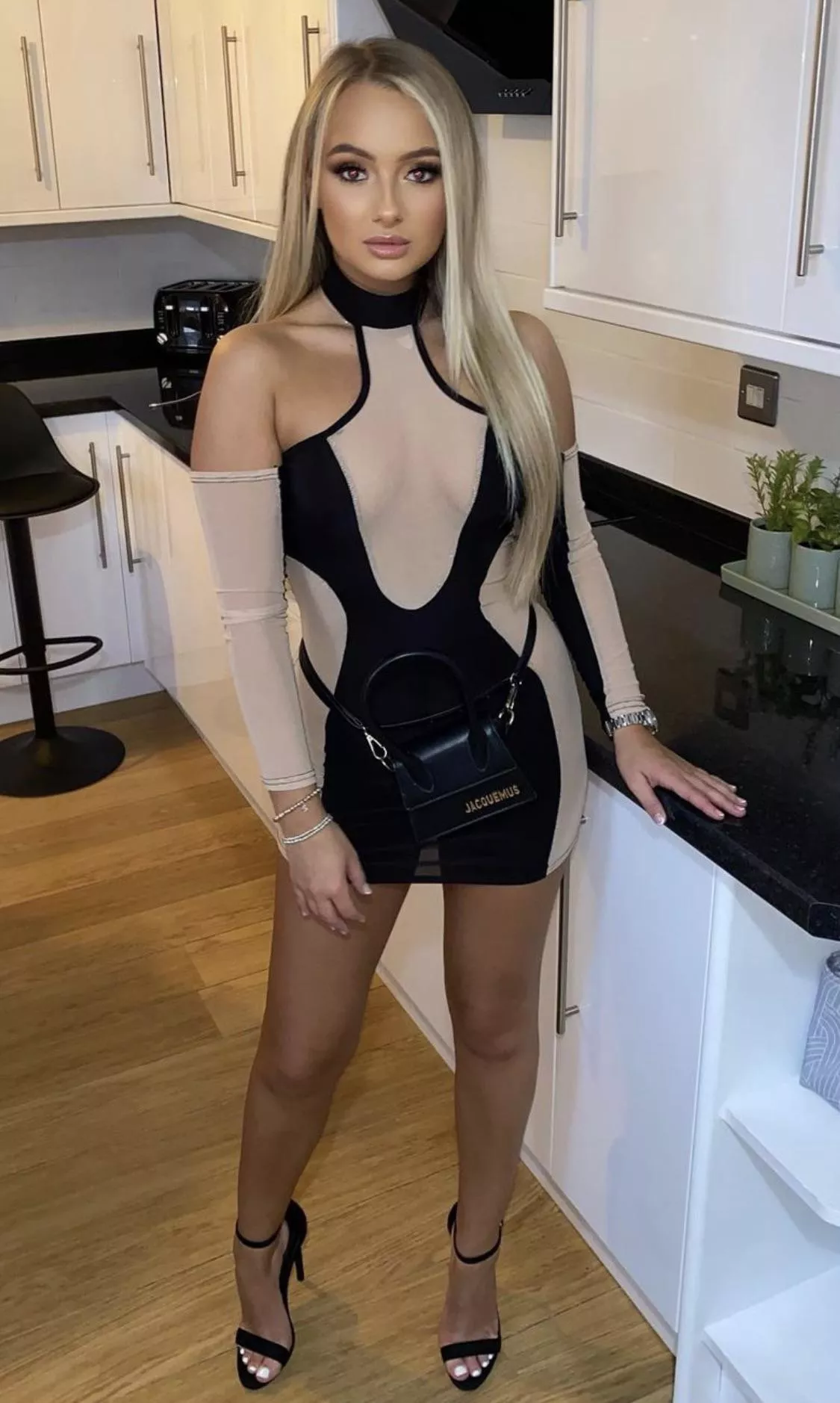 Emily posted by round_plastic