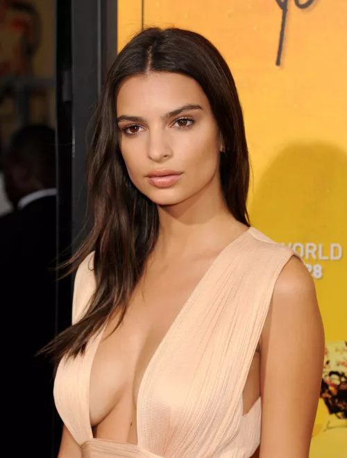 Emily Ratajkowski by awakenedSky