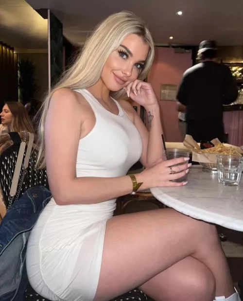 Emily Sears (@emilysears) [Instagram] by RobJacksonF3