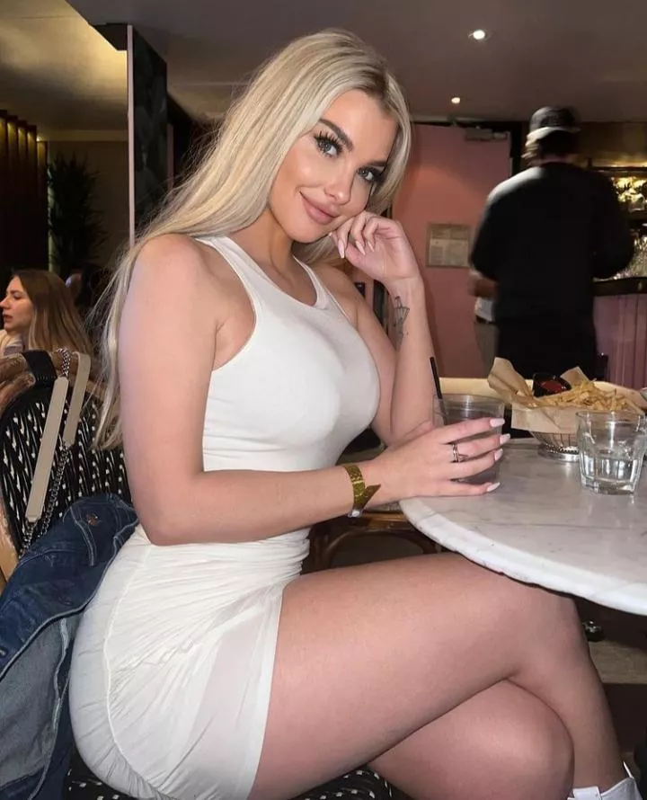 Emily Sears (@emilysears) [Instagram] posted by RobJacksonF3