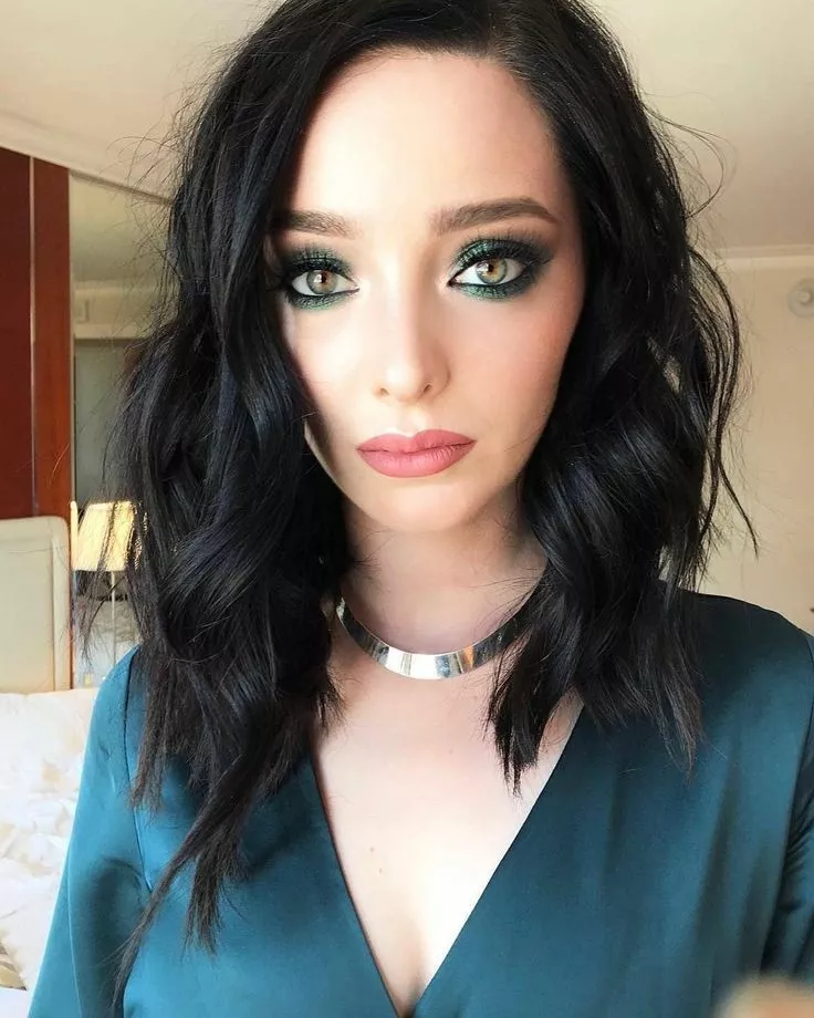 Emma Dumont posted by damianoaks14
