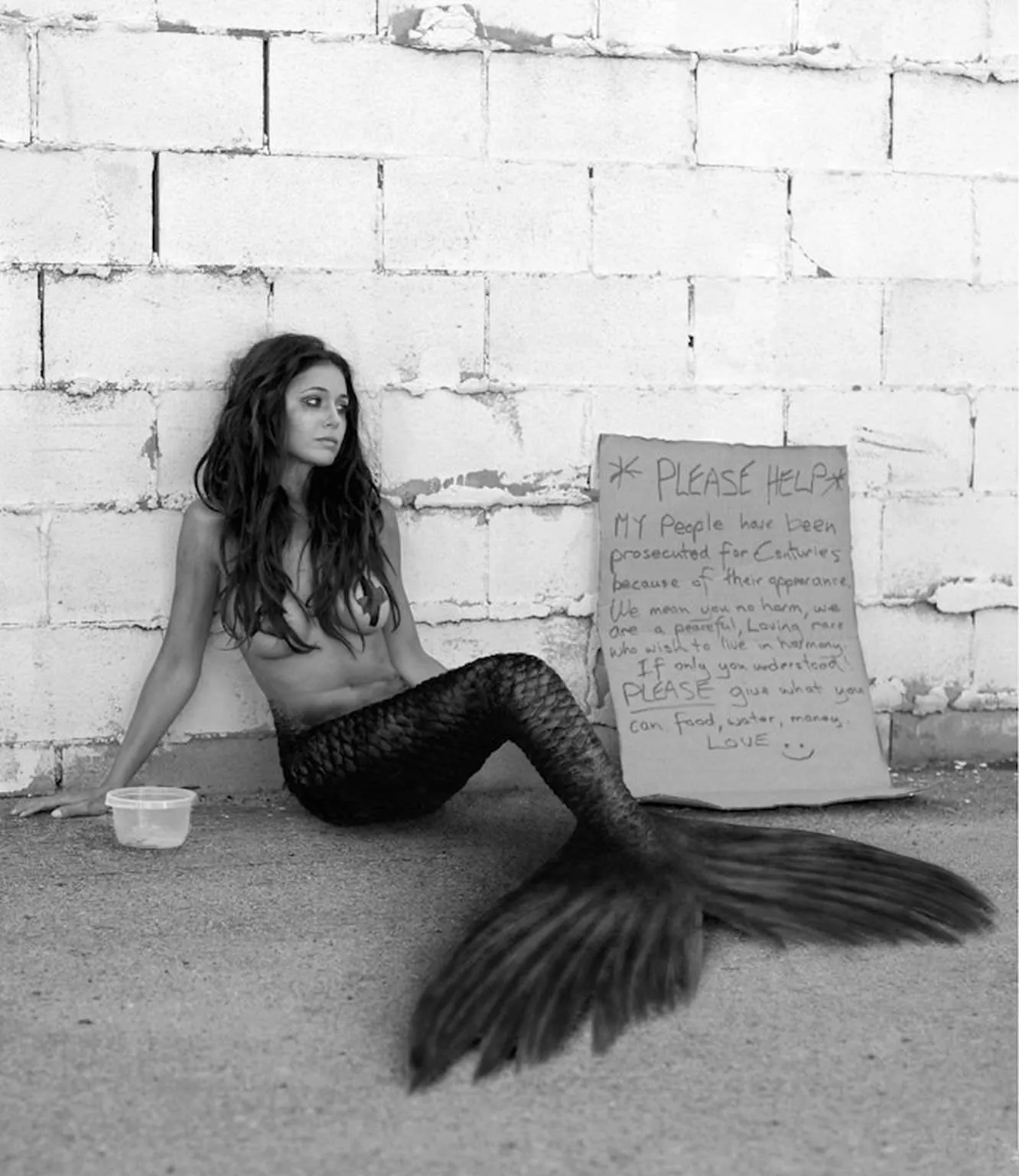 Emmanuelle Chriqui as a sexy homeless mermaid. Works for me. 2000’s posted by JANEvandenSKUNT