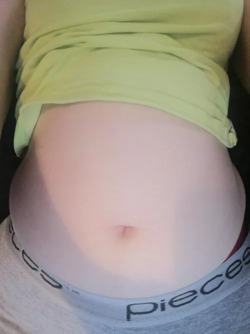 Empty belly needs filling by Curlyyano