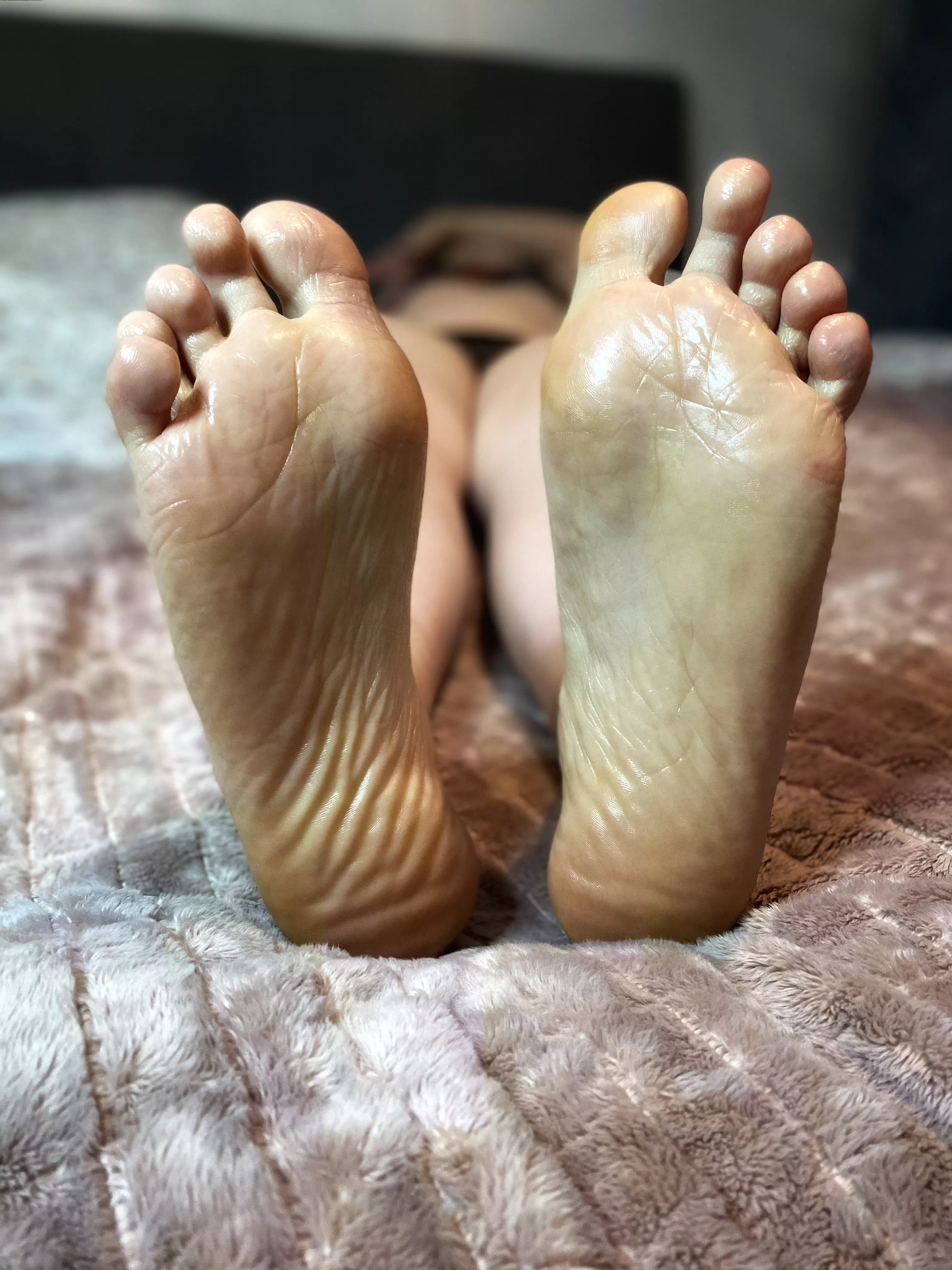 Enjoy my oily spreaded soles! 😘🦶 posted by yourmoonlillie