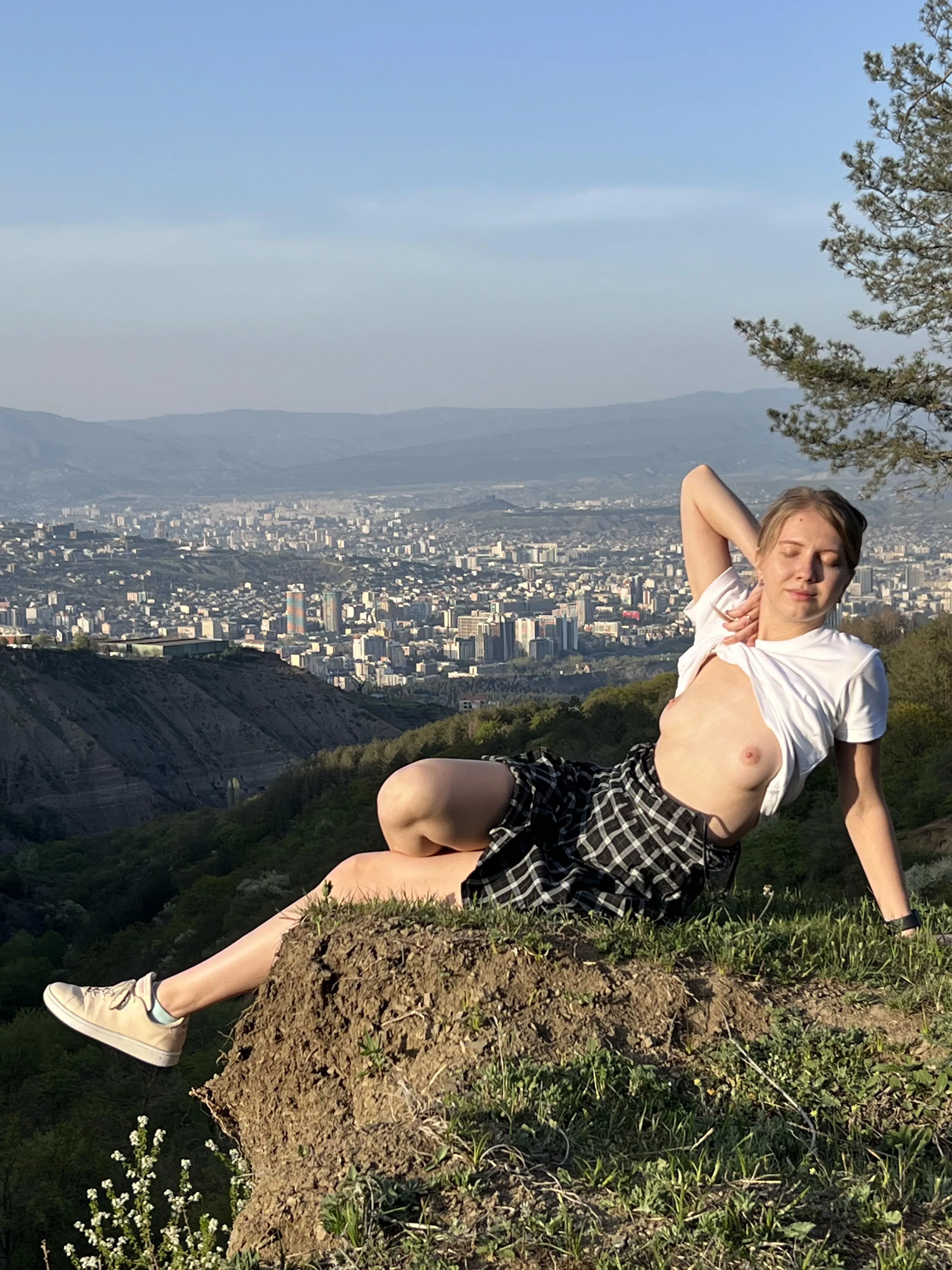 Enjoy sunset with me 😇 posted by amelia_torres