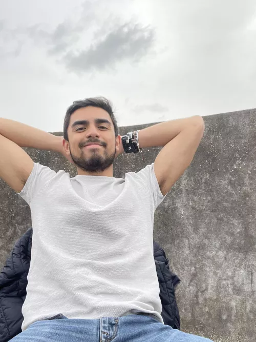 Enjoying my holidays. by Honaell