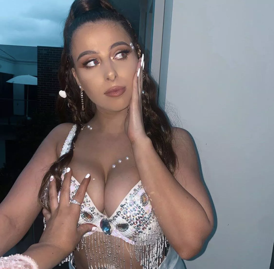 Envious friend behind the phone posted by tollar3