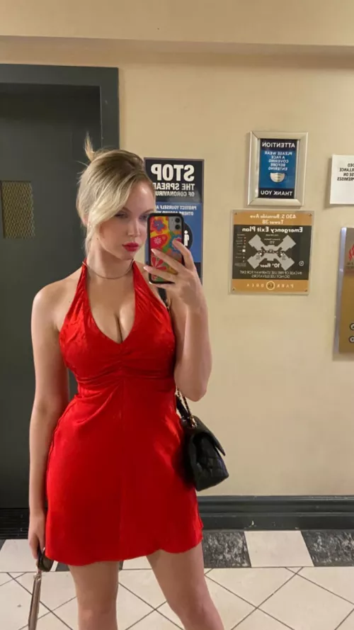 Esa de rojo by Sol_Perez