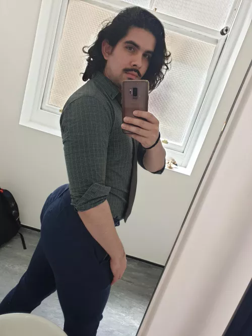 Escaping work in the toilet. send help by Safiibox