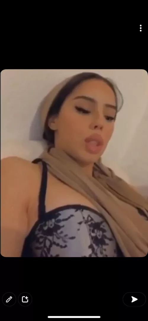 est-ce que quelqu'un sait qui c'est by WonderfulShallot6080