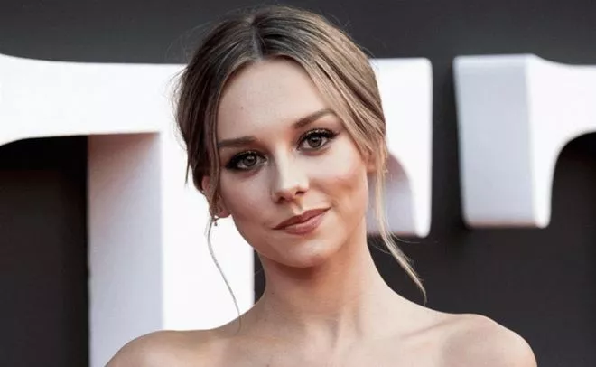 Ester Exposito posted by GlamMetalLion