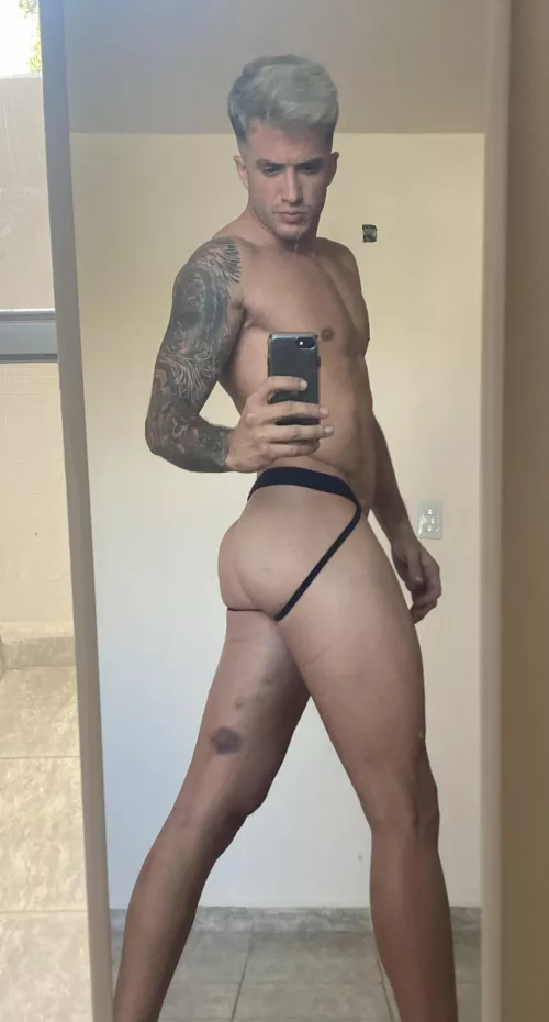 Even got my brusies on. by nachingun