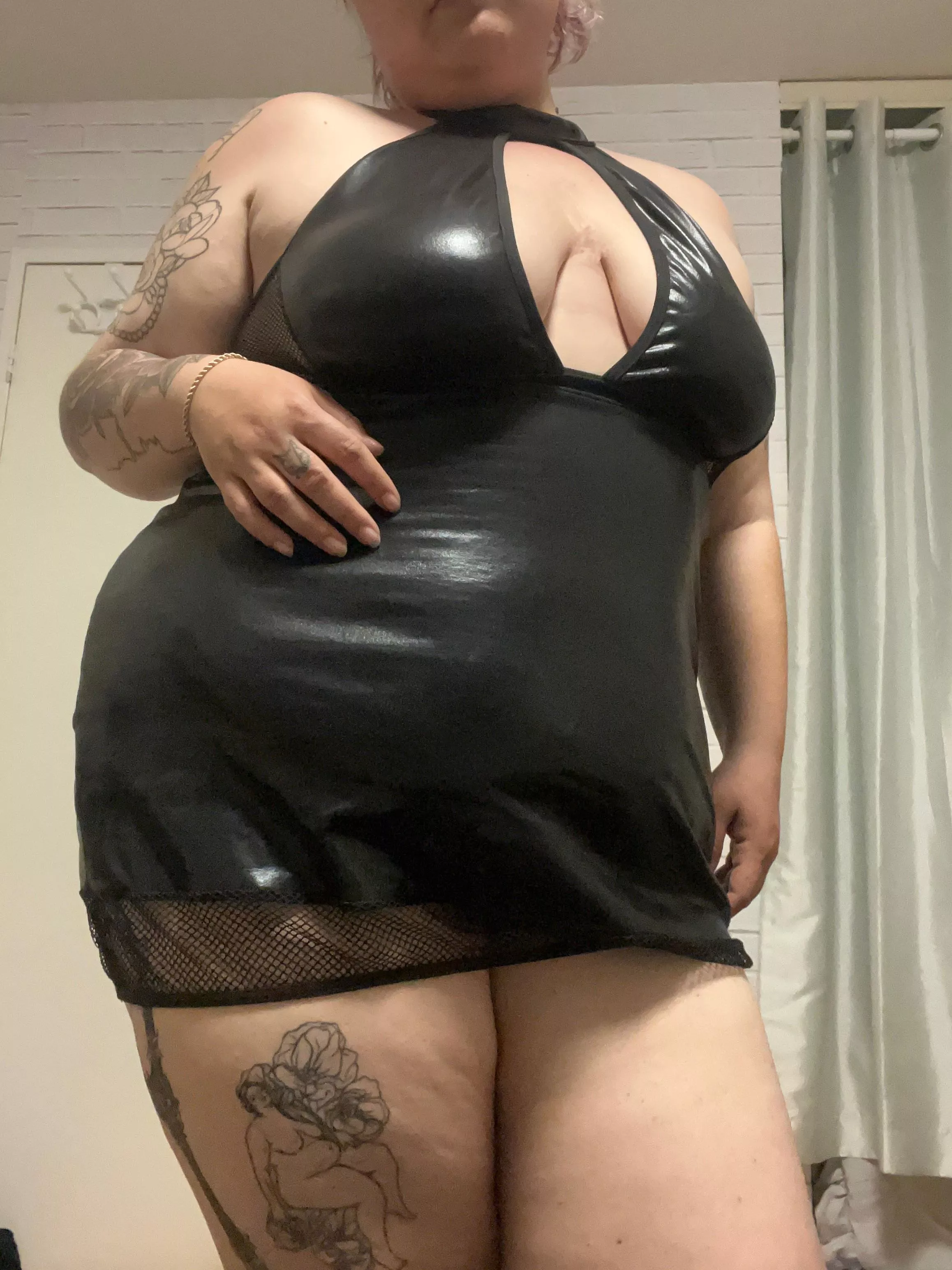 Even in a sexy outfit like this, they’re still saggy 🥵🖤 posted by astraea_666