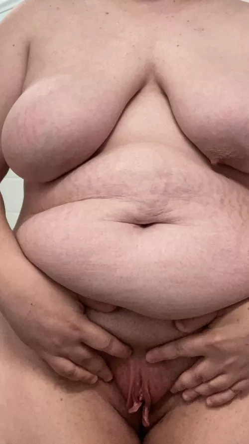 Even my pussylips are long and saggy by thrwwitaway