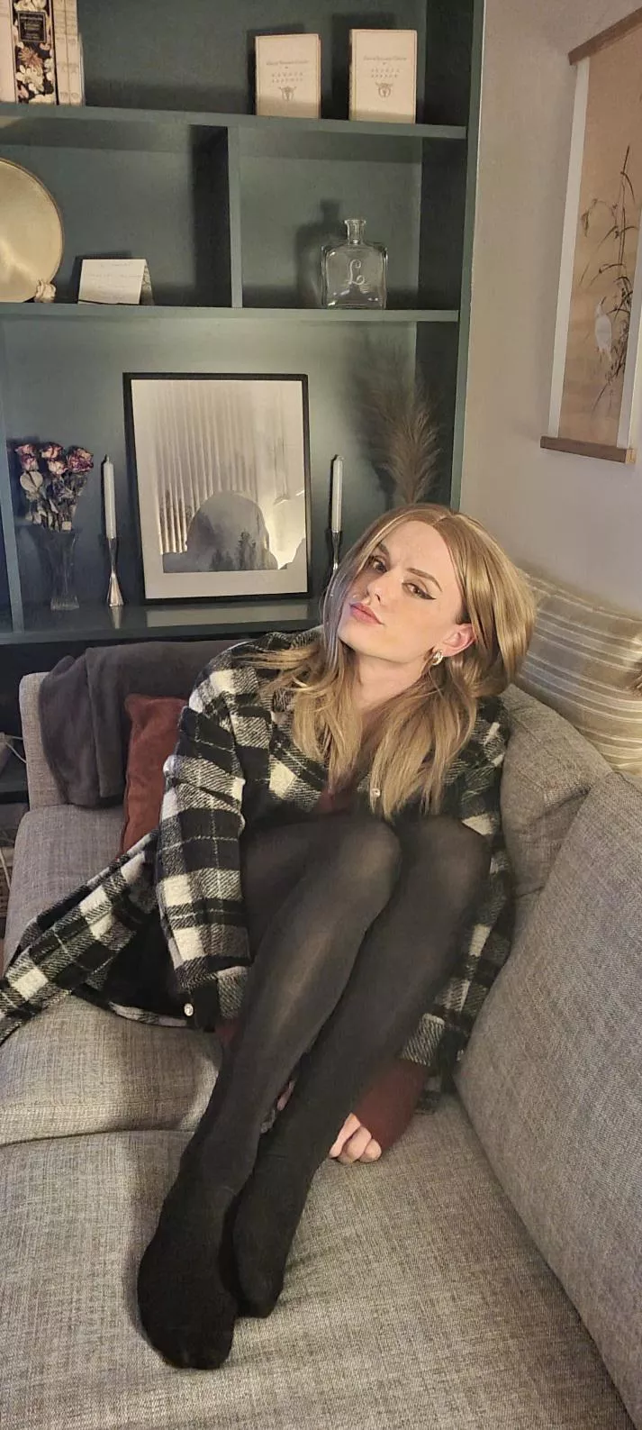 Even though I tell myself I'll just put on some foundation on my beard shadow, I somehow always end up with a full face of makeup 😂 posted by TuxedoDeer