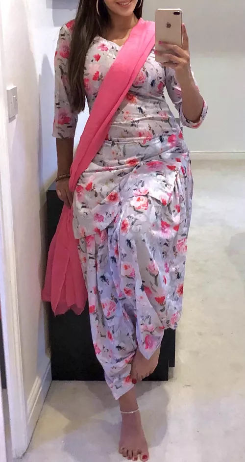 Every girl should have a flower outfit in her wardrobe 🌸 by knightrider69x