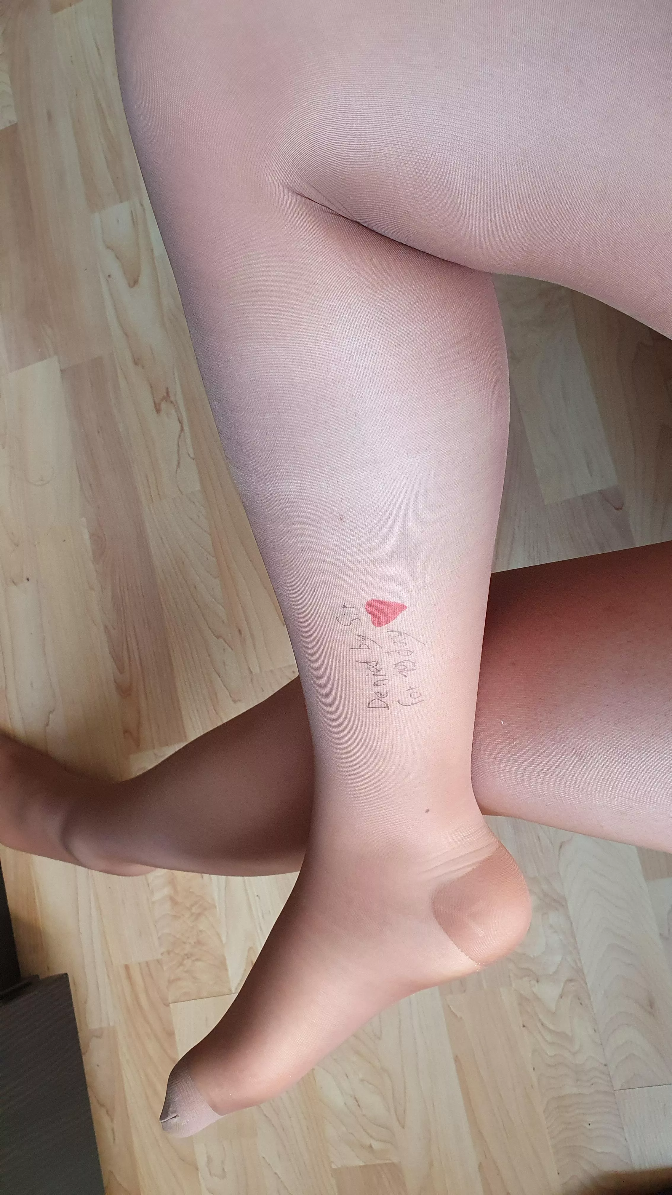 Everyday in pantyhose with no release... would you play with me ? posted by Jade__-