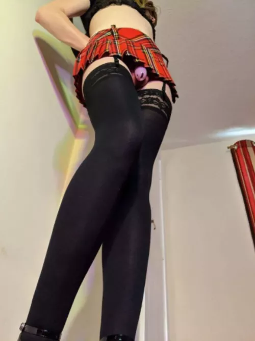 Everyone loves an upskirt...right? 💕 by Osaphi-xox