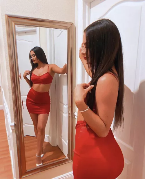 Everyone loves red by 1996_friend