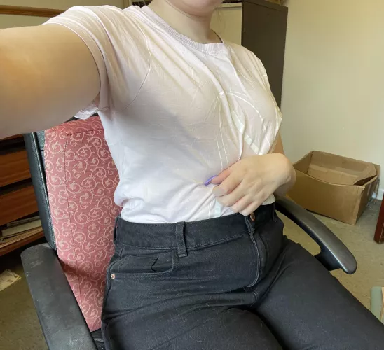 Everyone’s favourite colleague by summerpeachxox