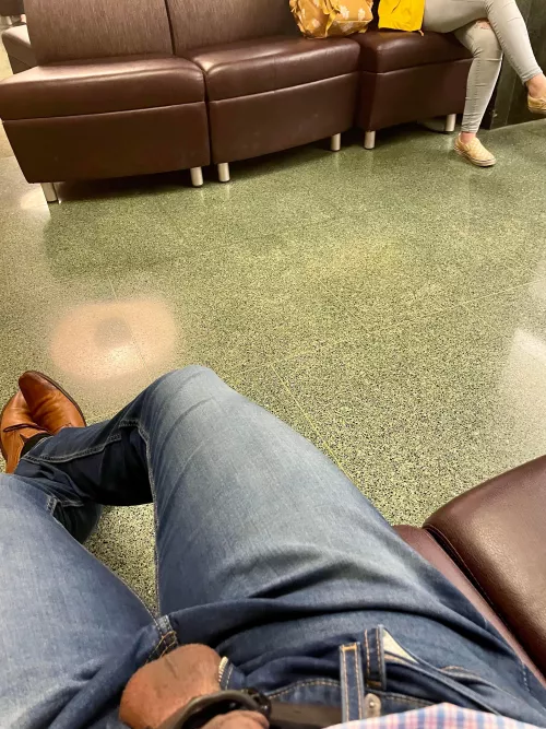 Everyone’s too busy on their phones! by bbsaw