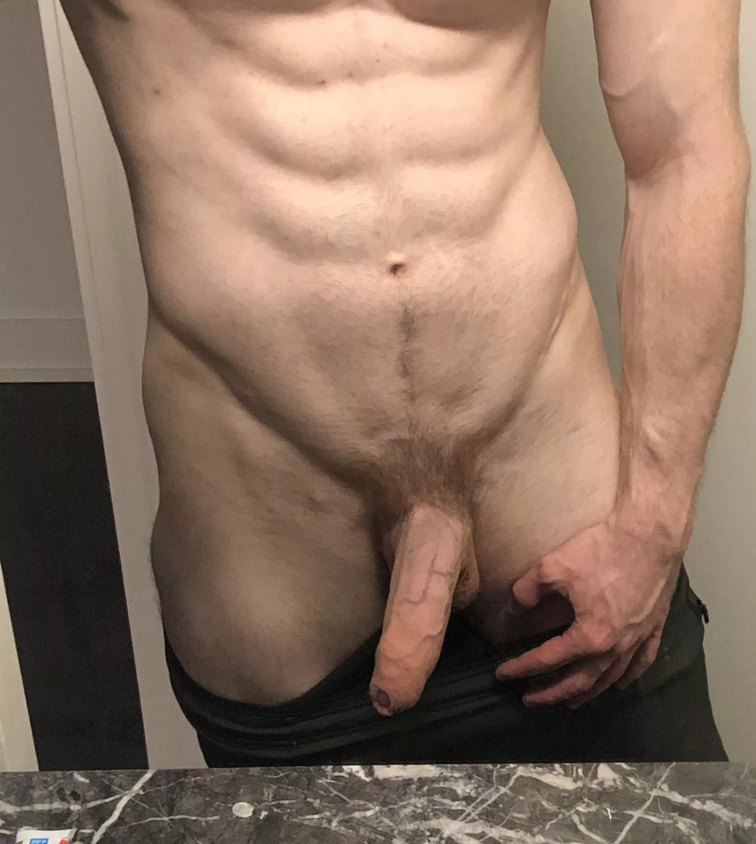 Exited to go to the gym just to pull out that softie before shower next to straigh guy that can’t help but staring at it 🤫🍆 posted by arronskater19