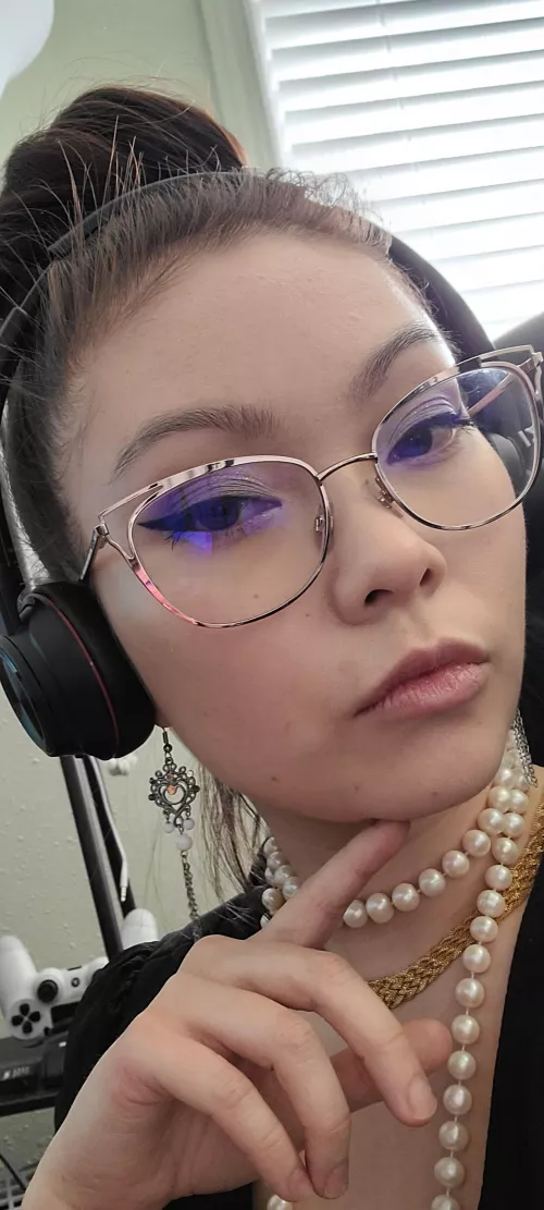 Experimenting with makeup at work by peachiek