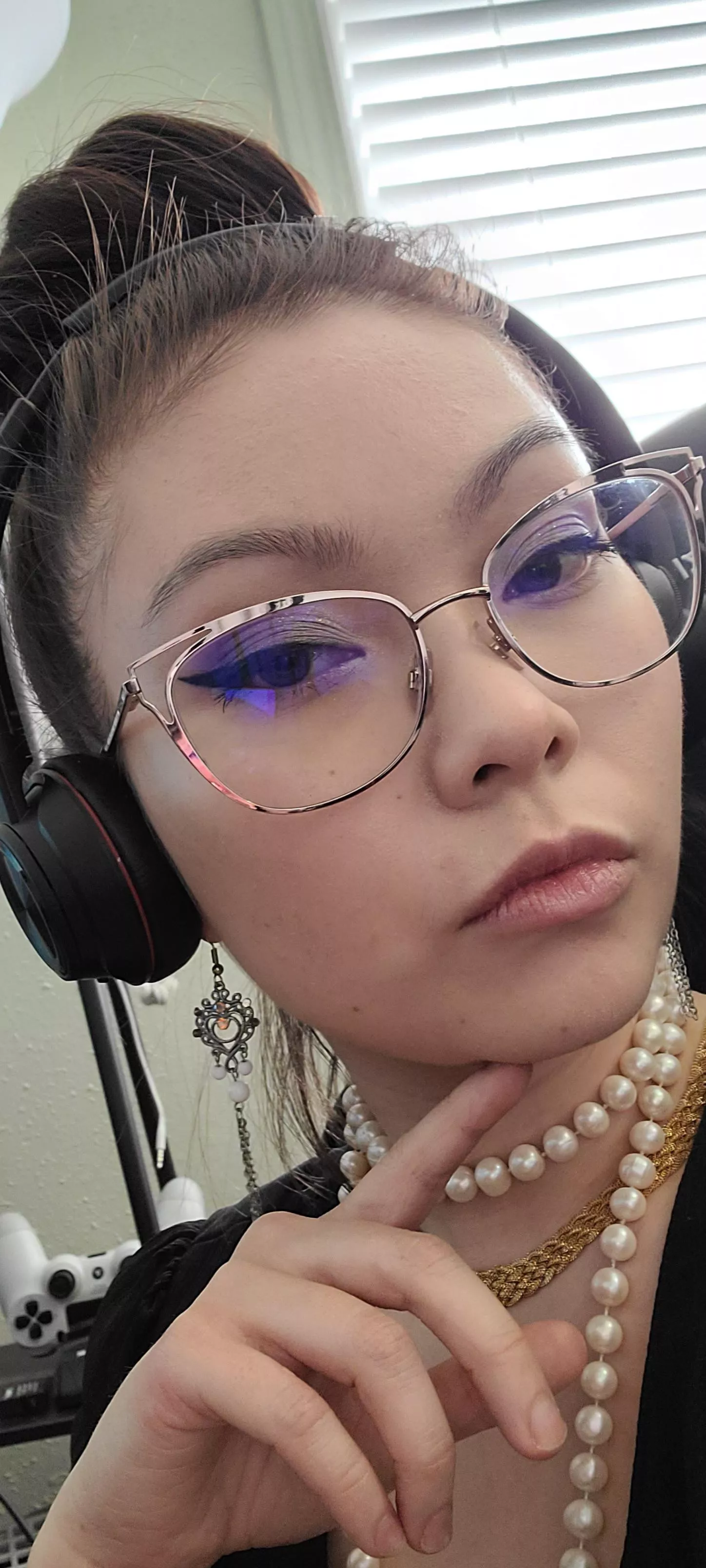 Experimenting with makeup at work posted by peachiek