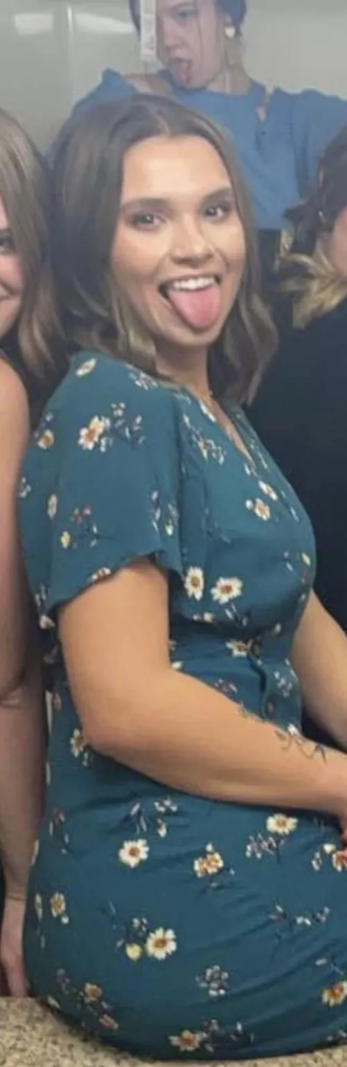 Exposing my wife to anyone who cocktributes this pic by Clear-Bookkeeper9040