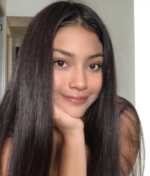 Eyes or lips? by SexyAlexandra_