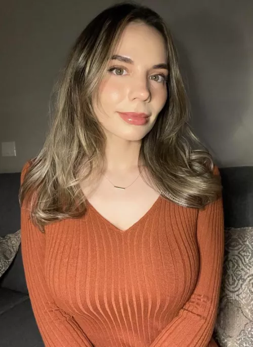 Eyes up here ;) by MinaVie