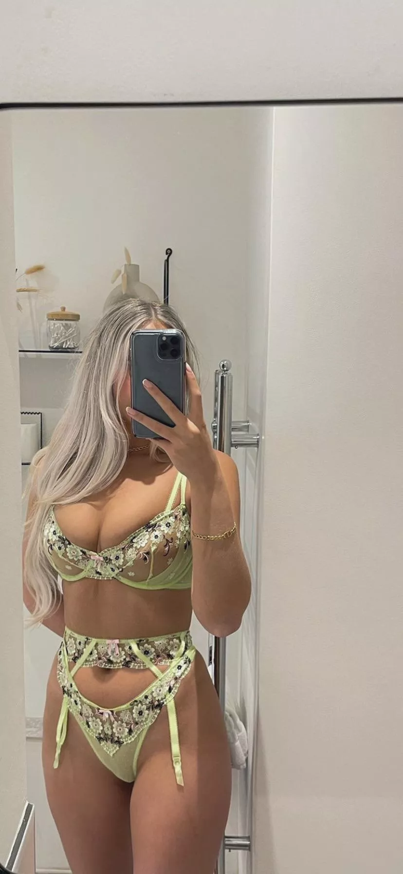 [F] 33, hey there all posted by tinkabell1x