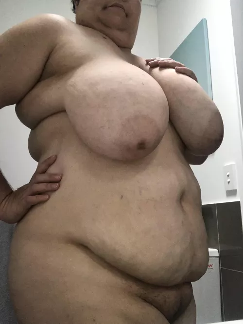 (F), 36, 165cm. 120kg I think. Feeling a bit insecure lately. Deleted my previous account. by BBWFlash_86-take2
