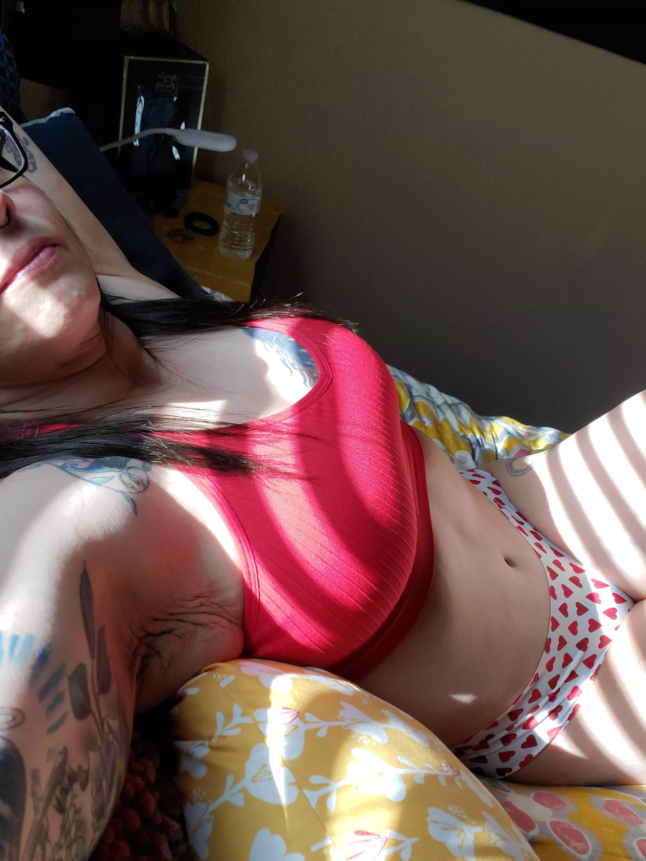 [F] 46 getting ready to nap posted by NerdandDorkThings