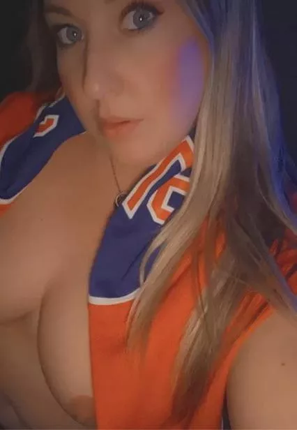 (F)🧡💙😈 posted by TDawnS83