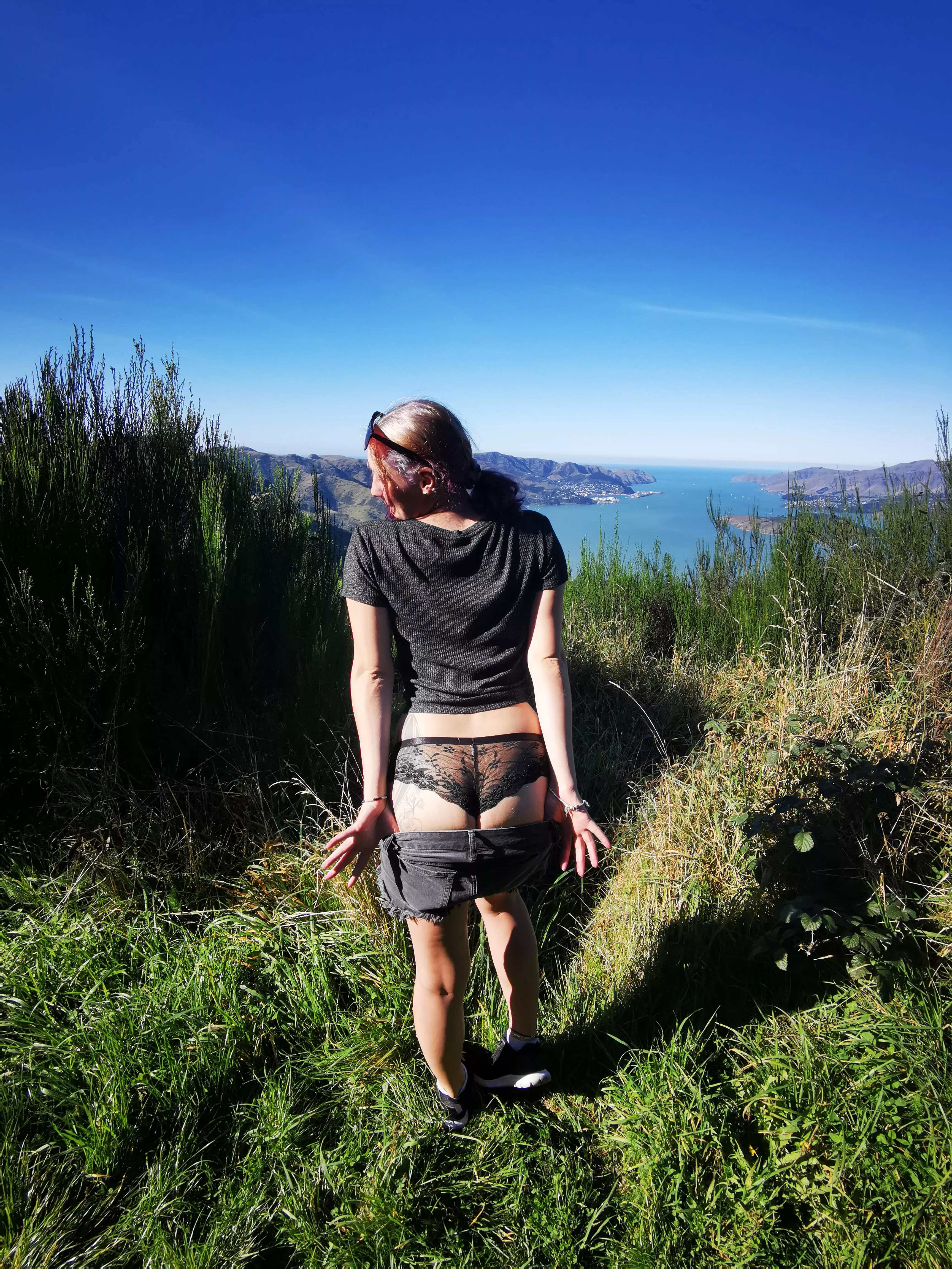 [f] A bit of outdoor booty for ya! posted by carmen-panthera