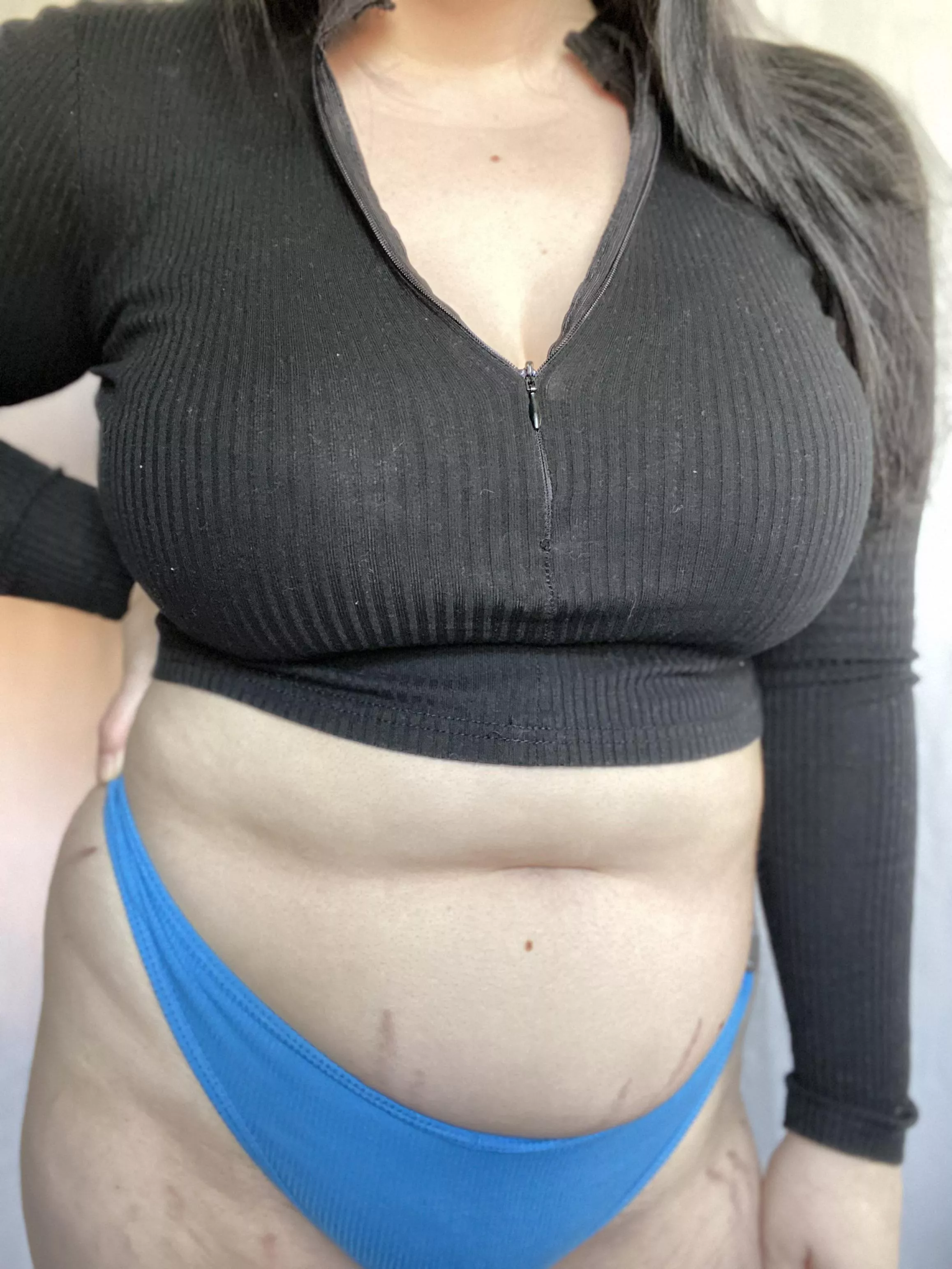 [F] A little belly and a whole lotta titty posted by prettykittyprincess9