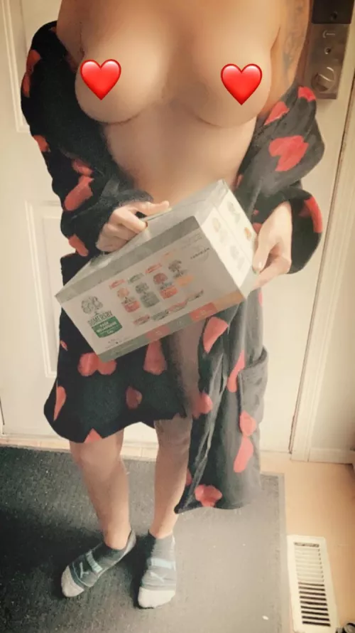 (F) answered the door topless for the delivery 😈🥰 by Raverbabe780