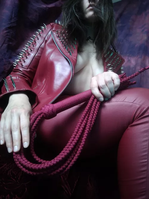 [F] Boy, you have two seconds to run... or kneel by DioriWulf