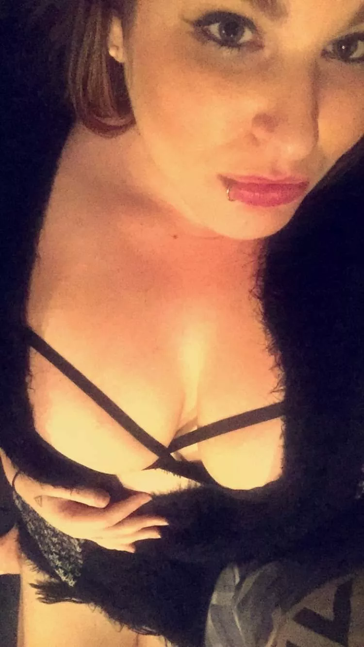 [F] can't contain myself, can anyone help? posted by MsAdalineGreen