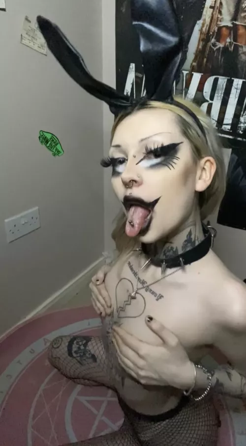 [F] i love being a goth bunny >.< by freakonaleash47